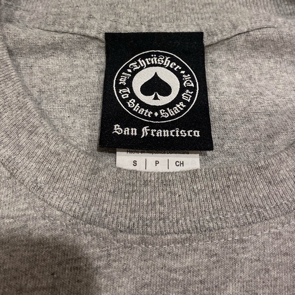 Never worn Men's Grey with red logoThrasher T Shirt size small - Picture 2 of 3